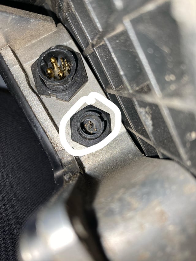 Changed my first tire after 832 miles. My dumbass twisted on the footpad connection cable instead of the fastener. Ripped 4 prongs out of the module connection. Now I’m waiting on a new piece from DigiKey… lesson is… slow the fuck down. Got too excited to start shredding now I gotta wait longer.