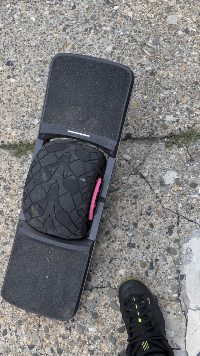 Any ideas what's going on here Gt's-xl front foot pads not functioning properly