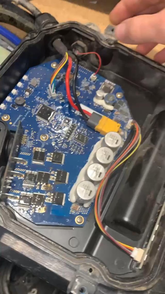 Onewheel GT flashes red and then Shuts off immediately