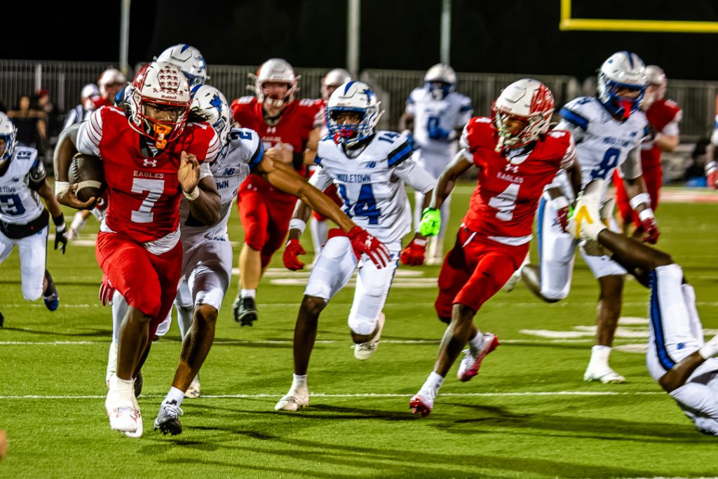 Ingram breaks away from the defense and runs down the right sideline.