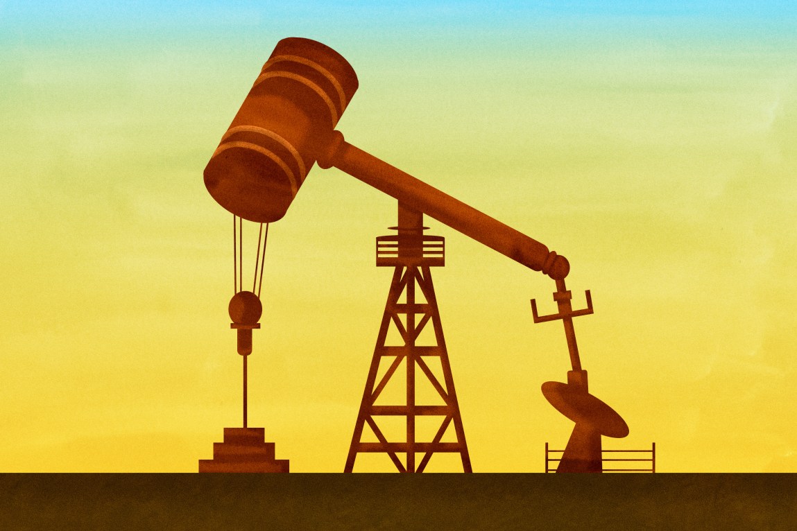 An illustration of an oil pump where the top section is a gavel.