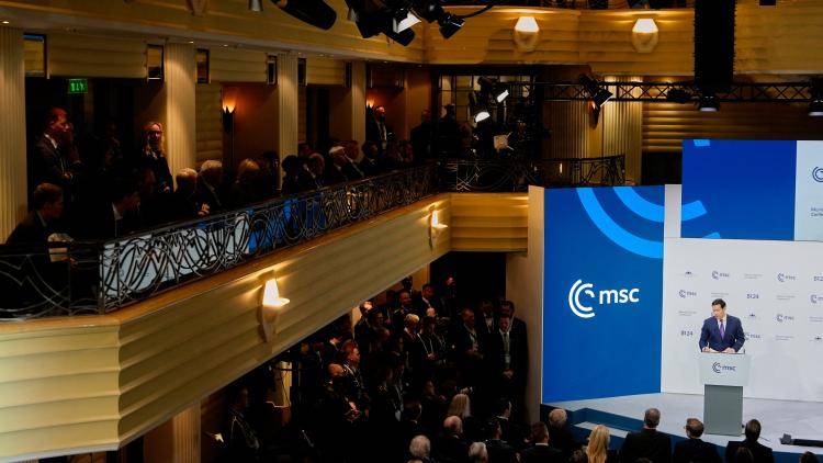 Photo of Marco Rubio on stage