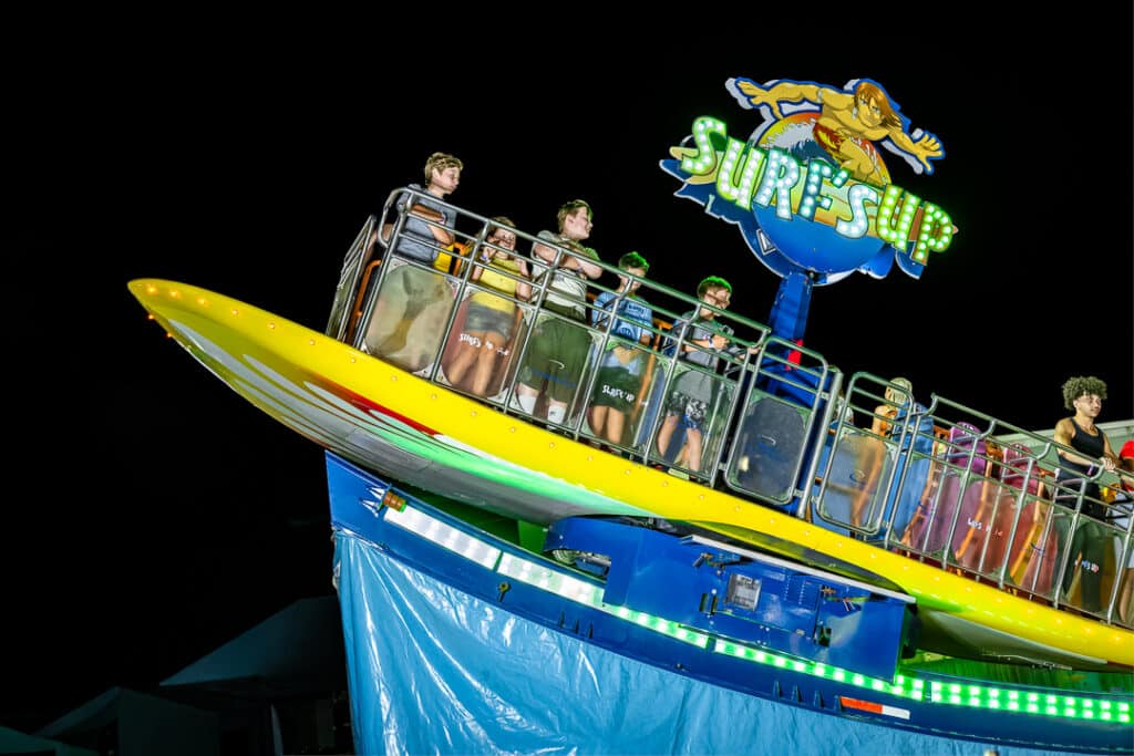 A look at the Surf's Up ride at night.