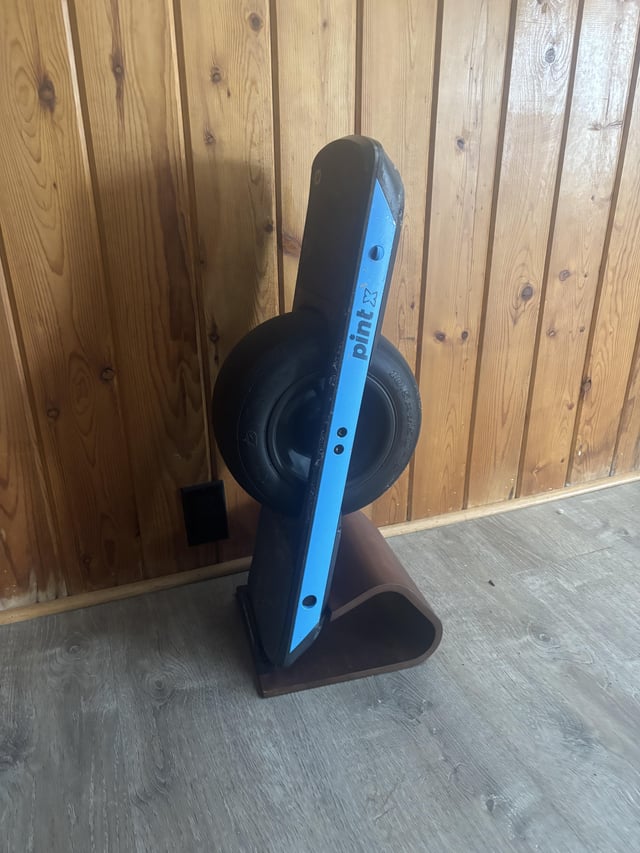 This stand was like 40 bucks so worth it. That one wheel on the floor no bueno at night.