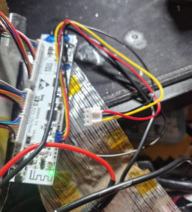 What is this extra port on the stocked bms?