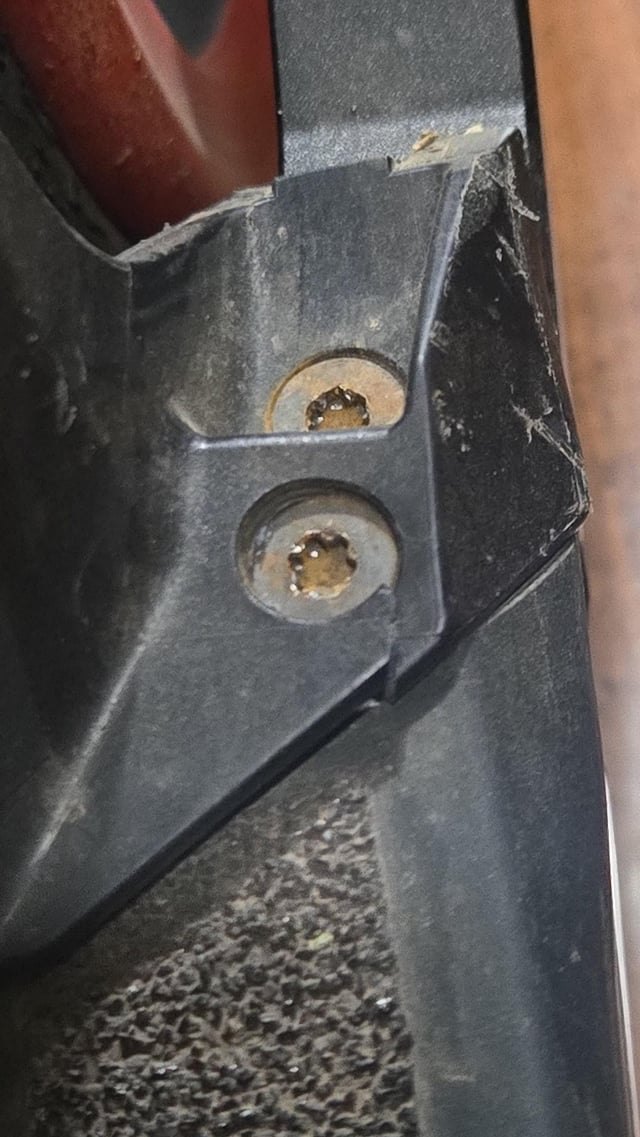 Flightfins has a crack.