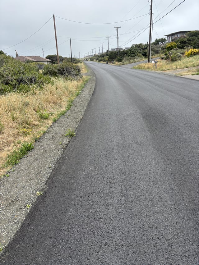 This street scares me. I think I’m gonna break up with my onewheel. Maybe once I’m older. And want to wear a body shield and don’t need my face to be pretty. 💅